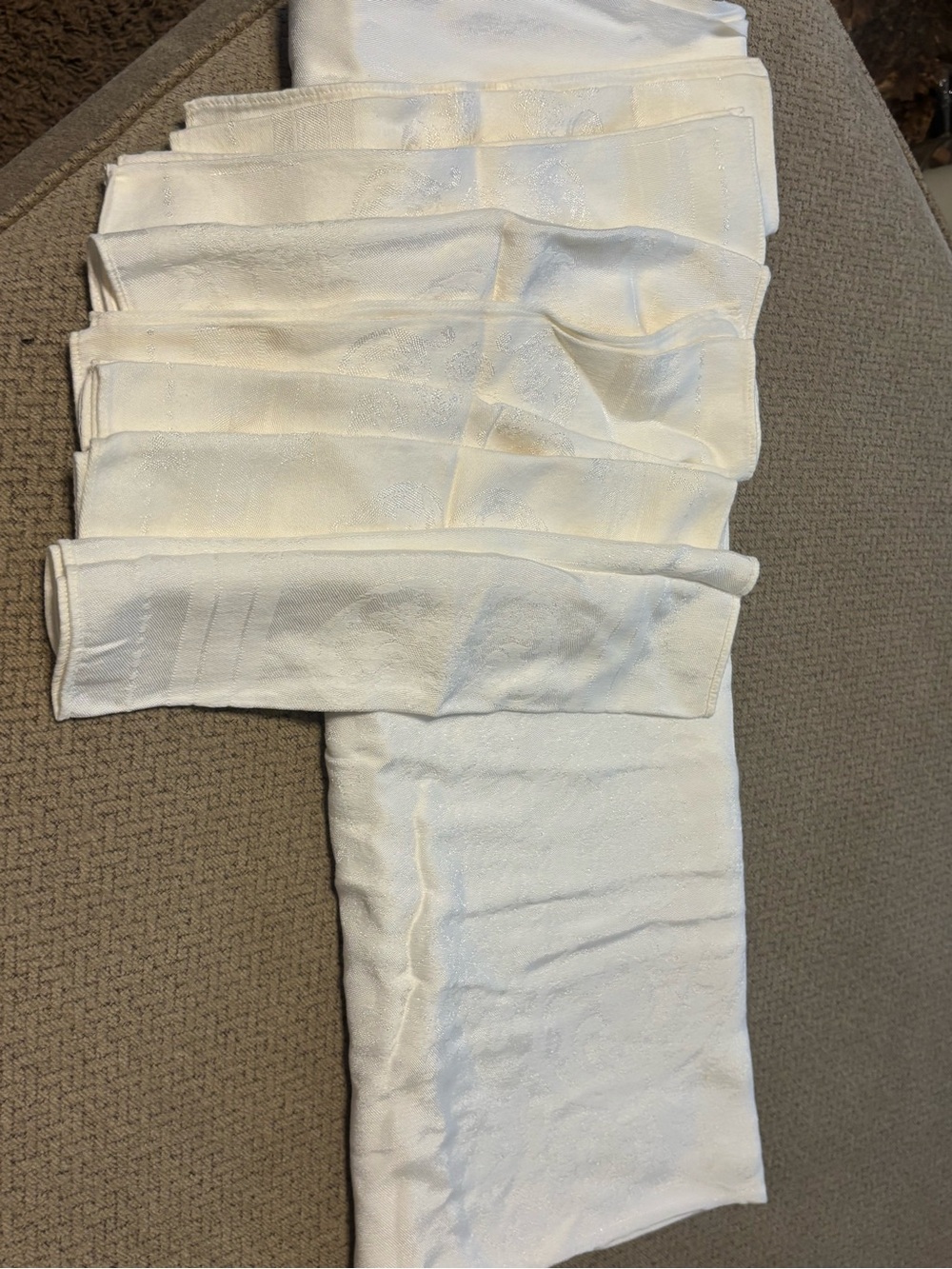 Cream satin vintage table cloth and napkin linen set for 6 places
